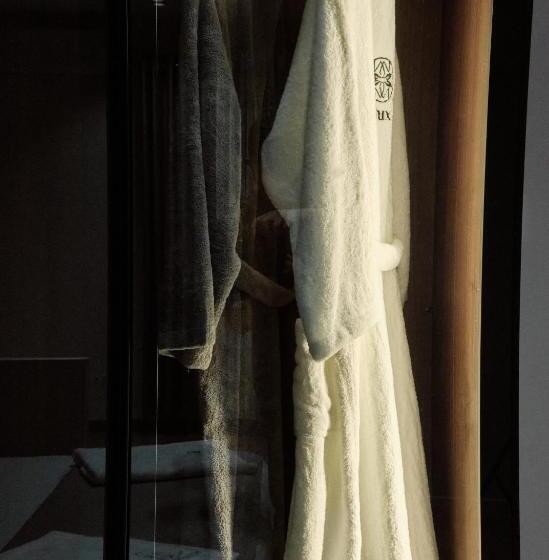 デラックスルーム, Montflux