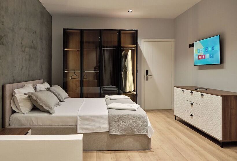 デラックスルーム, Montflux