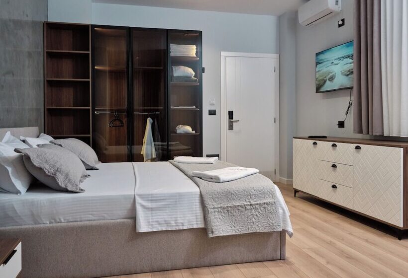 デラックスルーム, Montflux