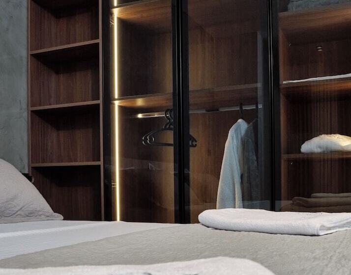 デラックスルーム, Montflux