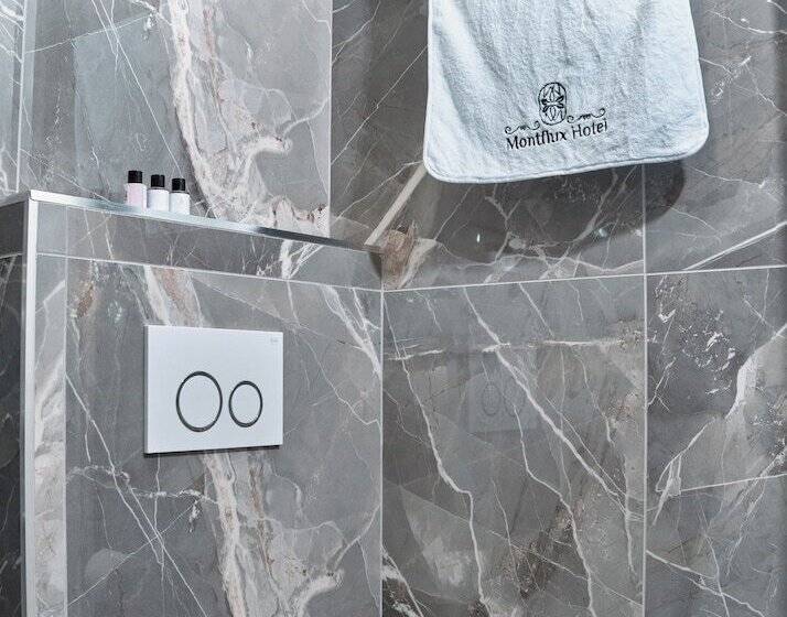 デラックスルーム, Montflux