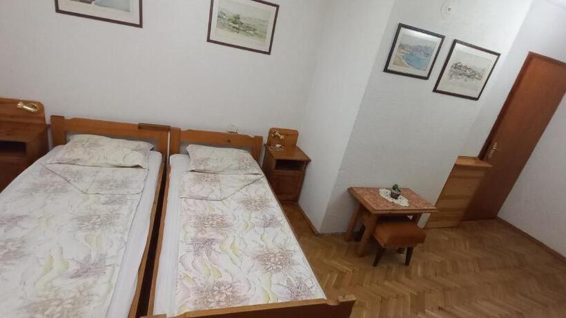 غرفة قياسية مطلّة علي الحديقة, Dumanova House