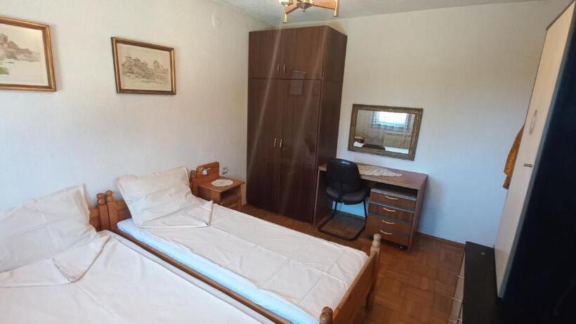 غرفة قياسية حمام مشترك, Dumanova House