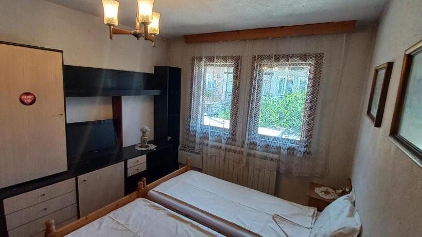 غرفة قياسية حمام مشترك, Dumanova House