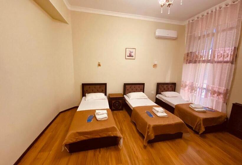 غرفة كومفورت ثلاثية, Golubie Kupola With Terrace