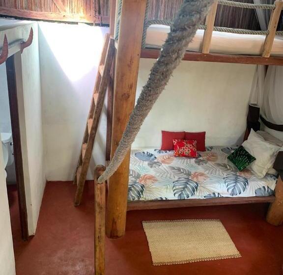 بانگلوی استاندارد, La Buvette