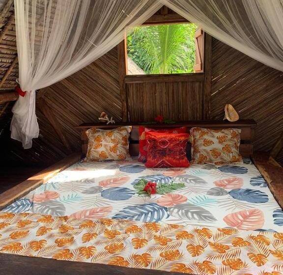 بانگلوی سوپریور, La Buvette