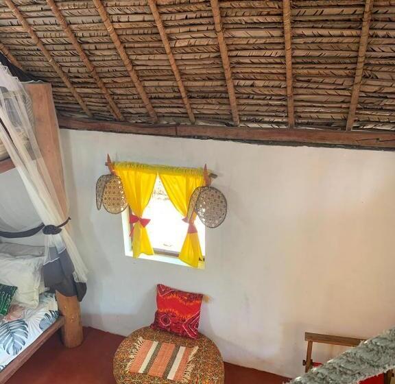 بانگلوی سوپریور, La Buvette