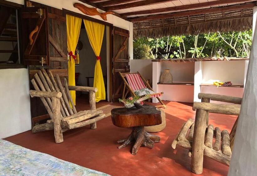 بانگلوی سوپریور, La Buvette