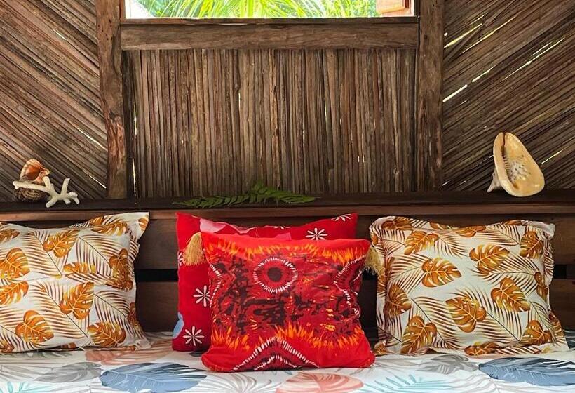 بانگلوی سوپریور, La Buvette