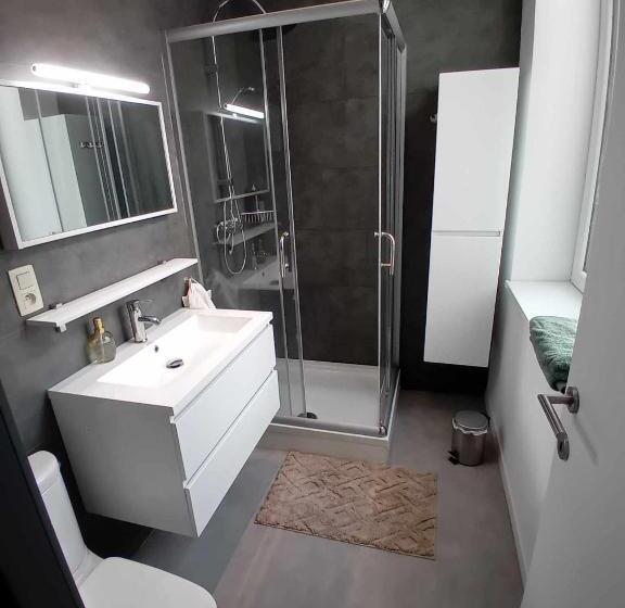 Номер Deluxe, Leuze Escale