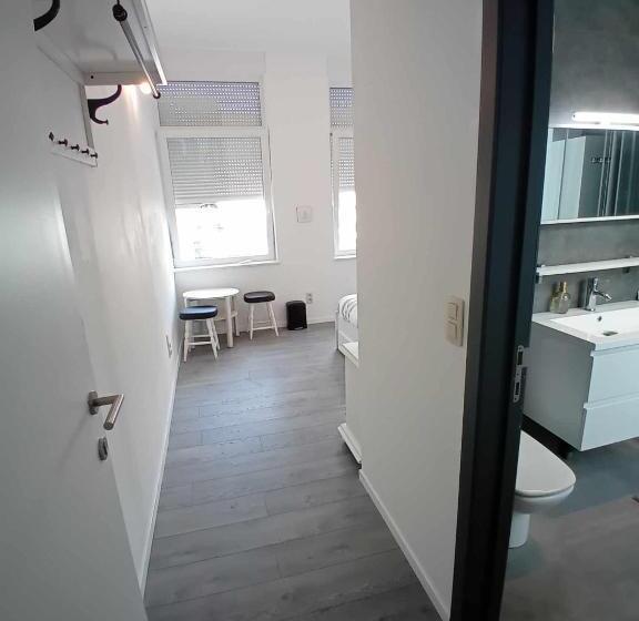 Номер Deluxe, Leuze Escale