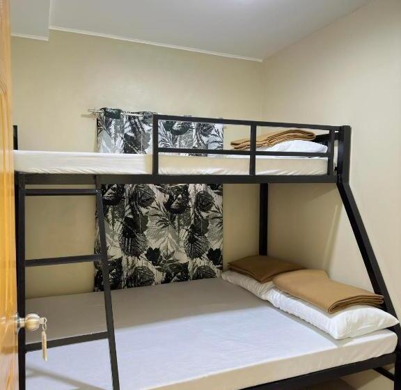 اتاق خانوادگی, The Catolico S Transient House