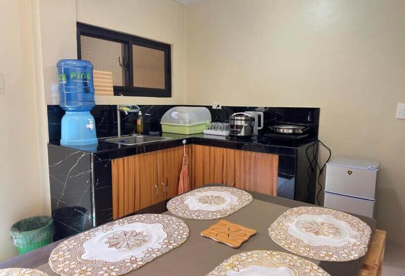 اتاق خانوادگی, The Catolico S Transient House