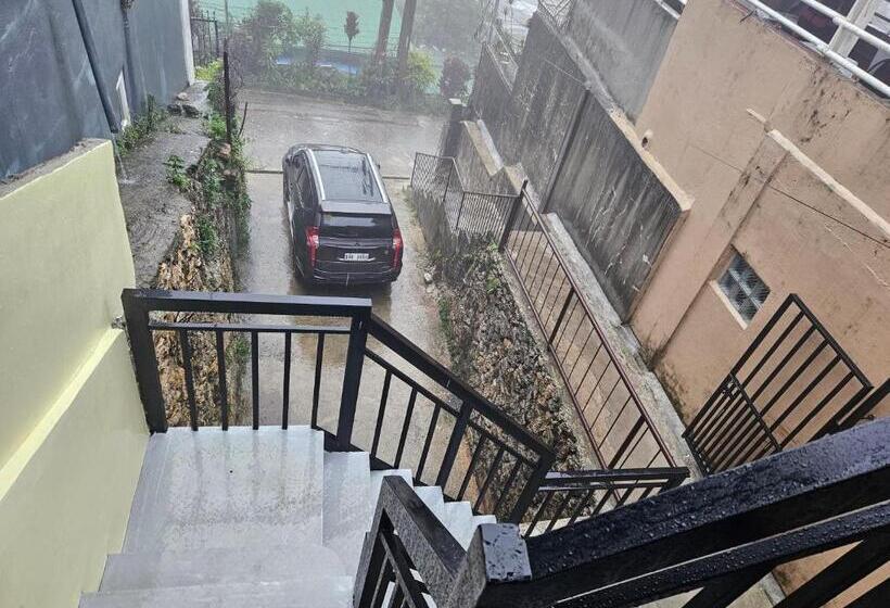 اتاق خانوادگی, The Catolico S Transient House