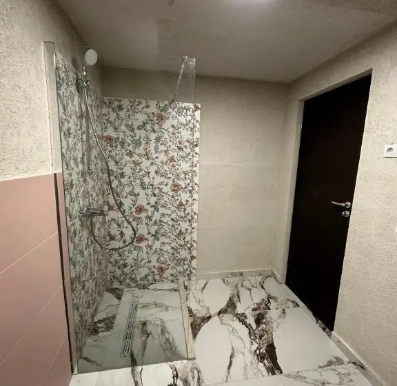 スタンダードトリプルルーム, Pensiunea Casa Viselor
