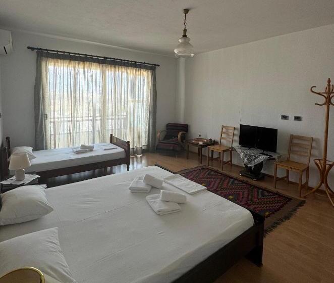스탠다드 트리플 룸, Guest House Sofa