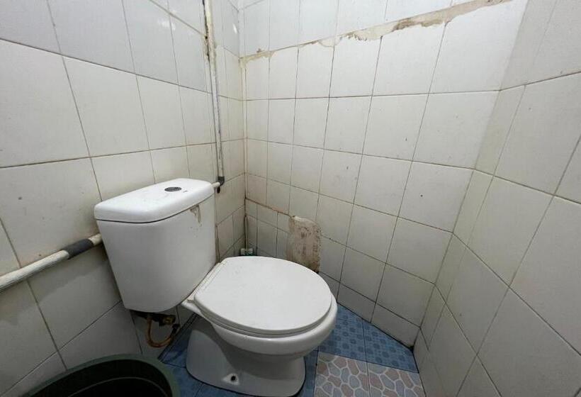 חדר סטנדרט, Oyo 94161 Kost Aisyah