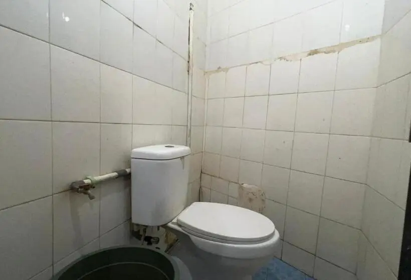 スタンダードルーム, Oyo 94161 Kost Aisyah