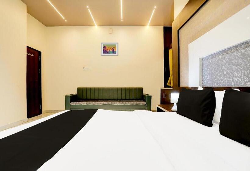 חדר קלאסי לשלושה, O Yuvraj Hotel Barshi