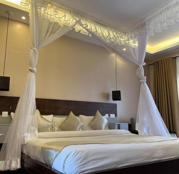 اتاق سوپریور, The Pavonina