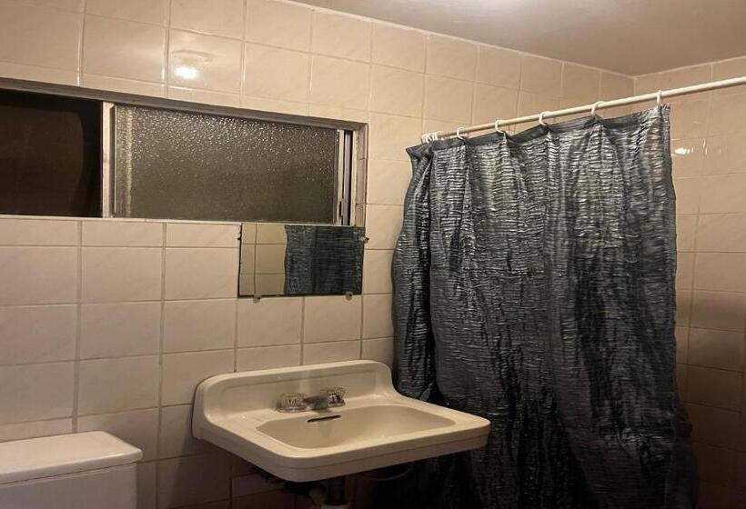 Номер Стандарт Трехместный, Oyo Hotel Linda