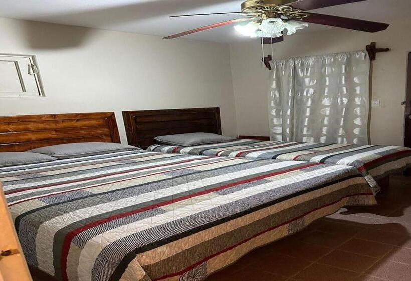 Номер Стандарт Трехместный, Oyo Hotel Linda