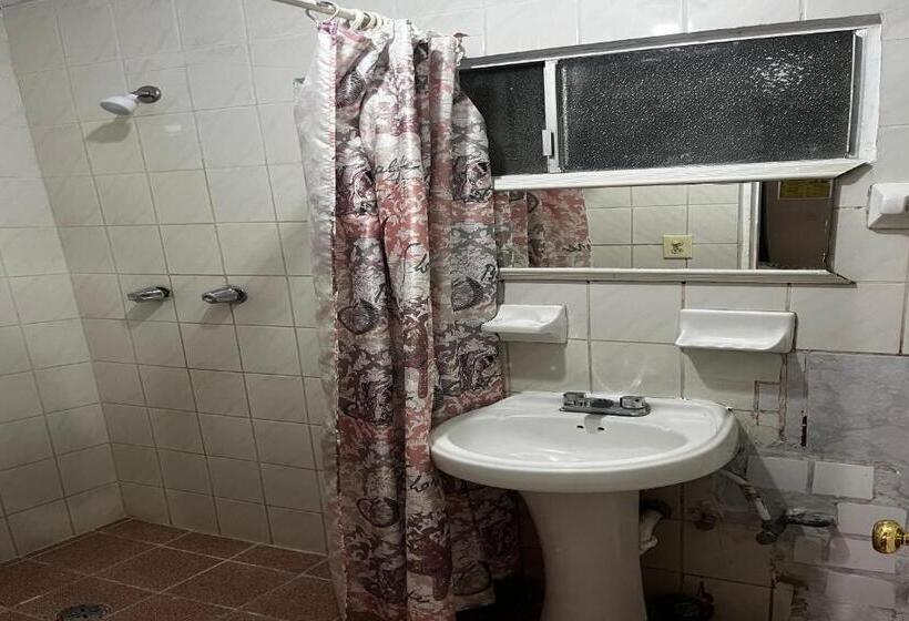 Номер Стандарт 2 Двуспальные Кровати, Oyo Hotel Linda