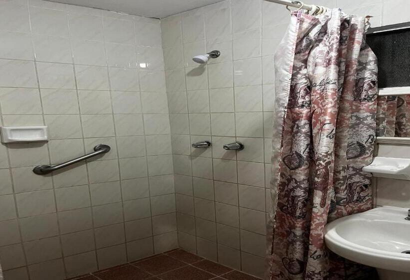 Номер Стандарт 2 Двуспальные Кровати, Oyo Hotel Linda