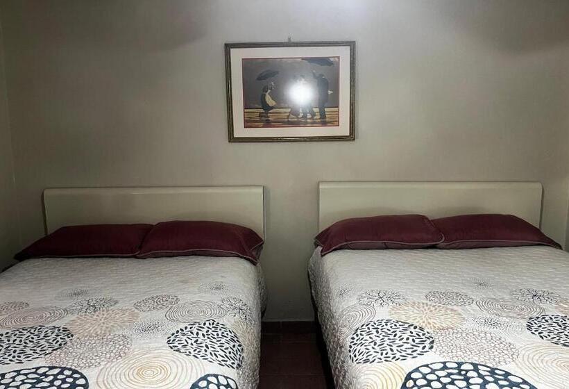 Номер Стандарт 2 Двуспальные Кровати, Oyo Hotel Linda