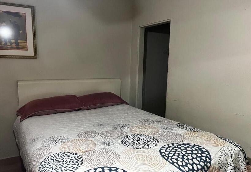 Номер Стандарт 2 Двуспальные Кровати, Oyo Hotel Linda