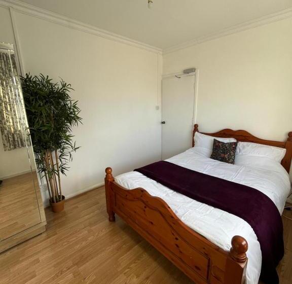 标准间, Superb Guest House Close To London 02