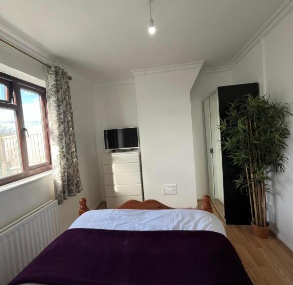 标准间, Superb Guest House Close To London 02