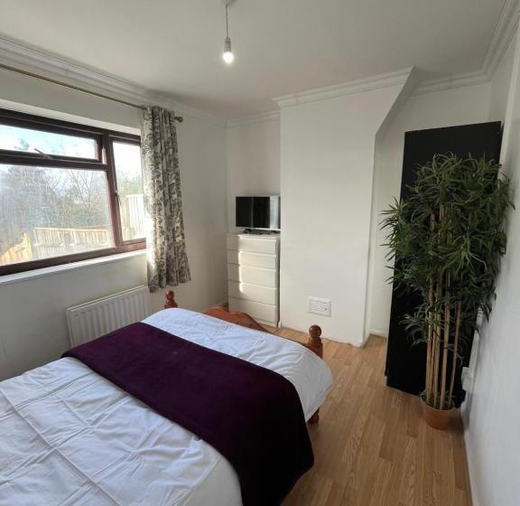 标准间, Superb Guest House Close To London 02