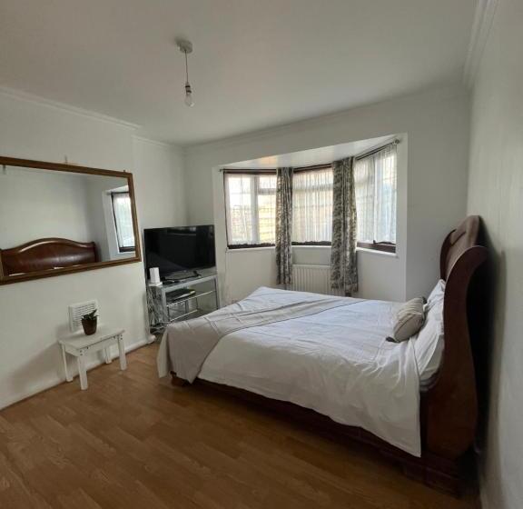 Стандартный Номер Кровать Кинг, Superb Guest House Close To London 02