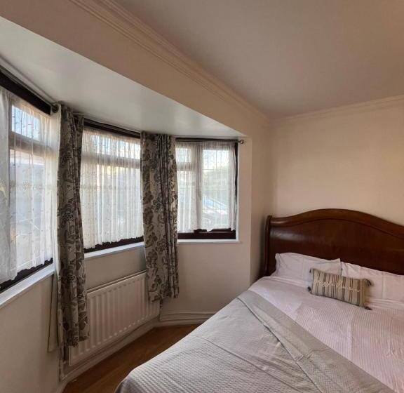 带大床的标准间, Superb Guest House Close To London 02