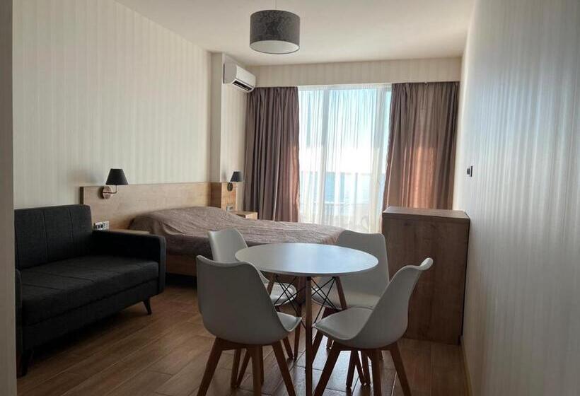 استودیوی استاندارد, Bamboo Beach Tsikhisdziri