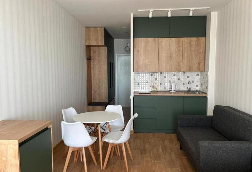 استودیوی استاندارد, Bamboo Beach Tsikhisdziri