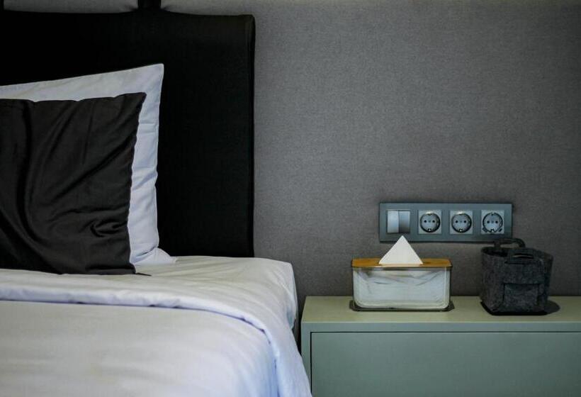 דירת חדר, Unit Space Village