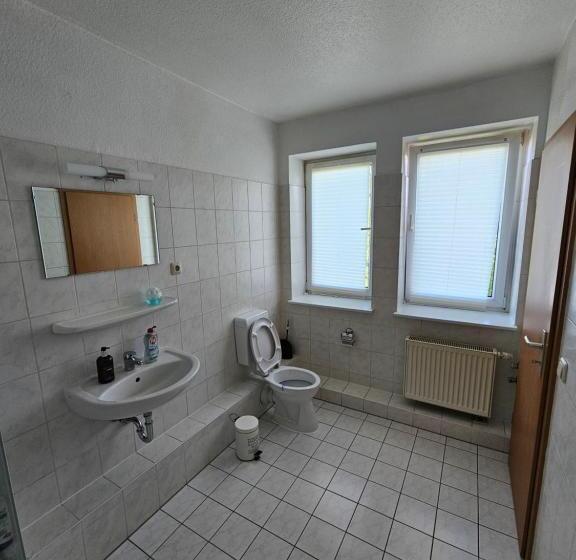 Quarto Estandar Individual, Einfache Ubernachtung Mit Eigenem Bad