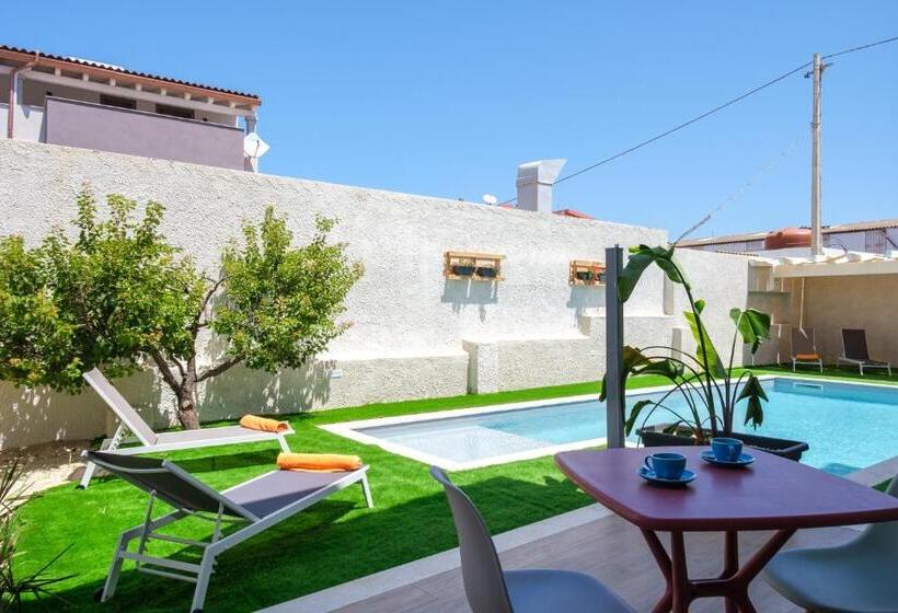 נוף לבריכה, Eos Affittacamere