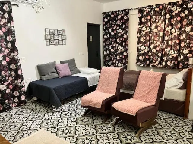 اتاق استاندارد چهار تخته, Gratia Studios