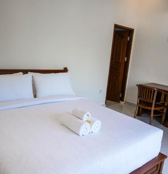 בקתה דלוקס, Nataraja S House