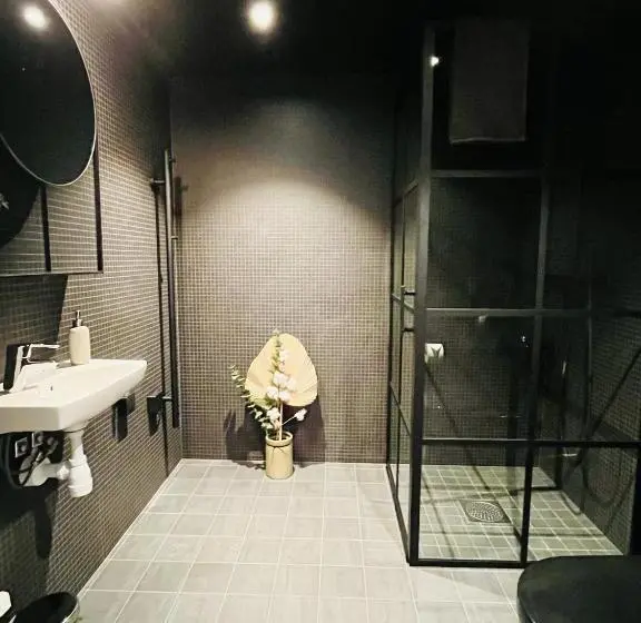 スタンダードルーム, Brukshotellet