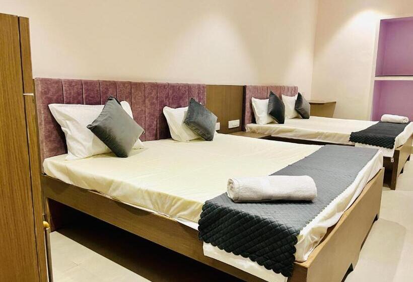 اتاق خانوادگی, Shri Kashi Vas