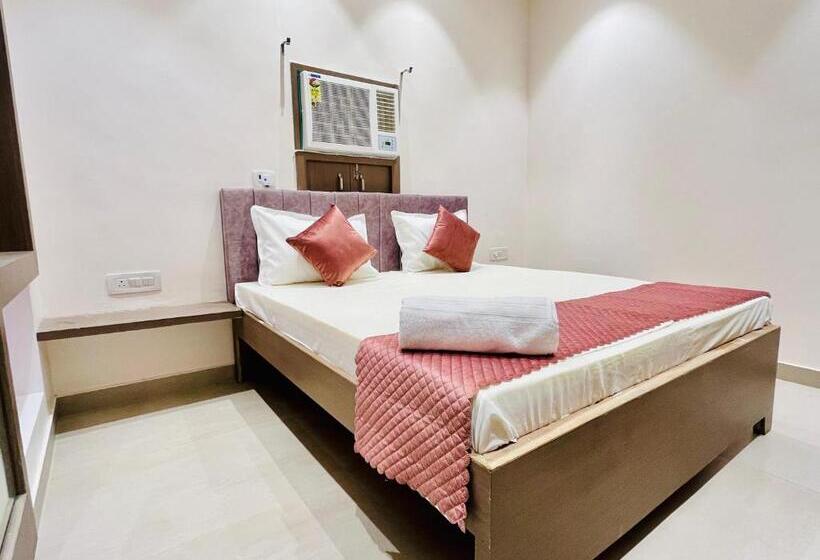 اتاق لوکس, Shri Kashi Vas