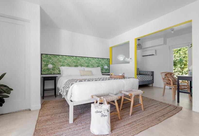 ویلای 1 خوابه, Famous Landscape Architects Poolside Oasis