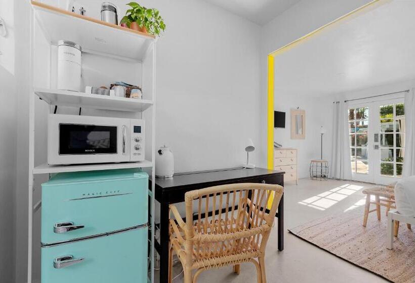 ویلای 1 خوابه, Famous Landscape Architects Poolside Oasis