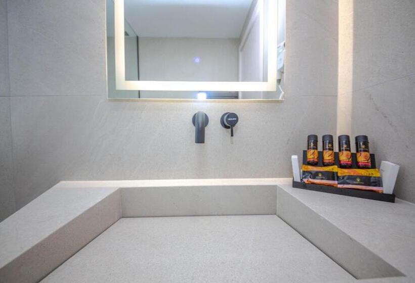 חדר דלוקס, Sasso