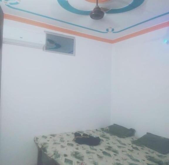 スタンダードルーム, S K Shukla Guest House
